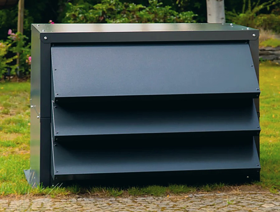 Coffre acoustique Silensia installé dans une cour